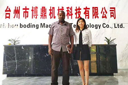 Flat knitting machine